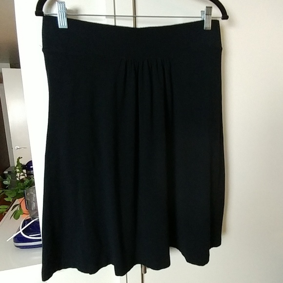 J Crew black skirt with pleated areas - Size M - Picture 3 of 8